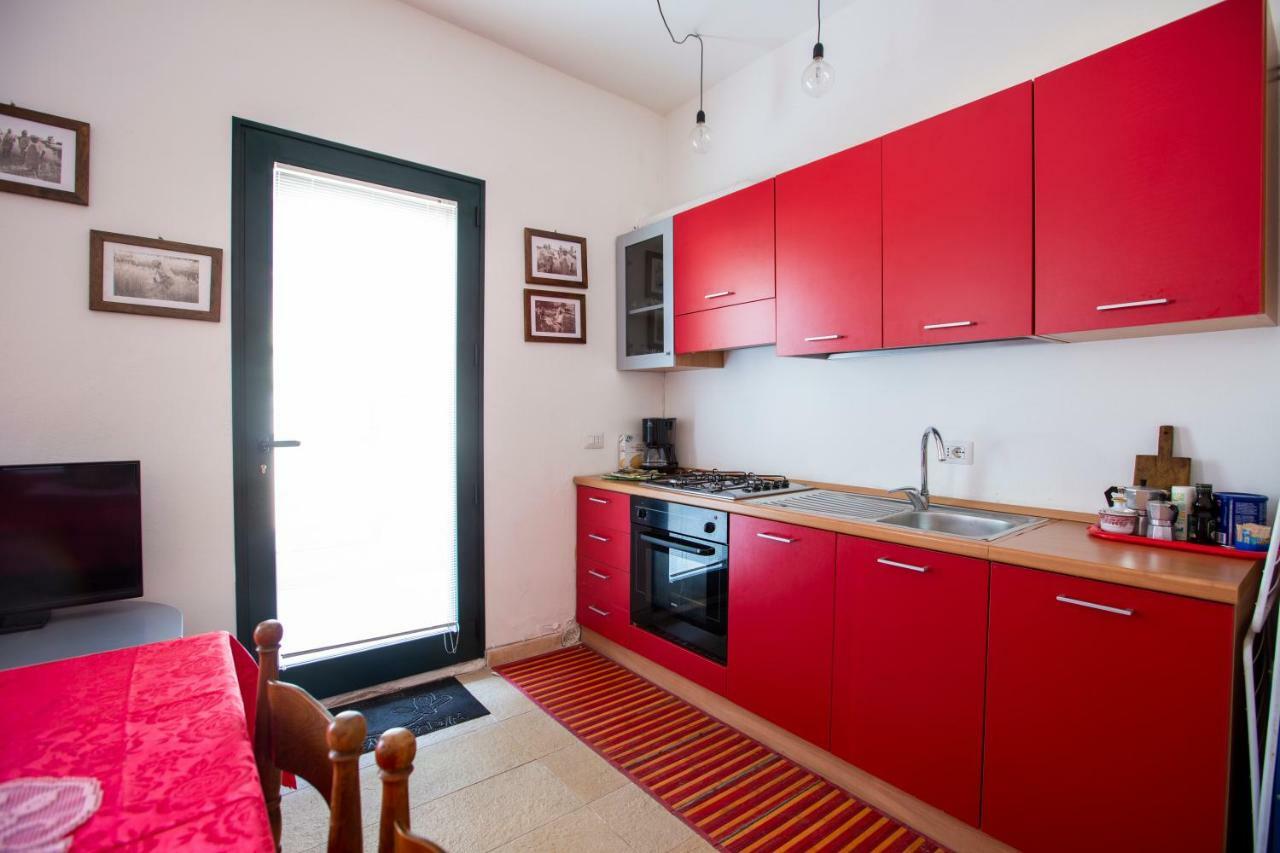 Red Flat Apartment Bari Sardo Ngoại thất bức ảnh